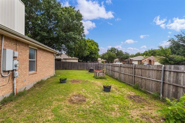 300 Comiskey Court, Saginaw, TX 76179