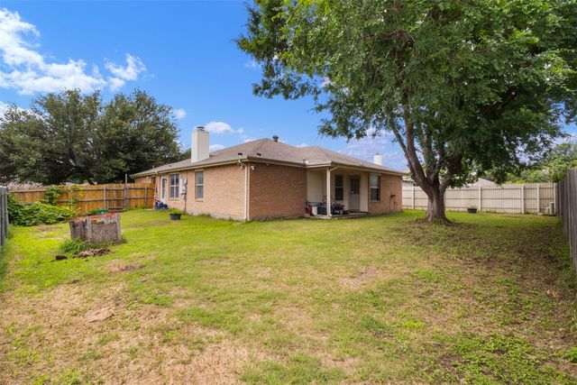 300 Comiskey Court, Saginaw, TX 76179