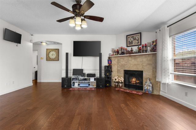 300 Comiskey Court, Saginaw, TX 76179