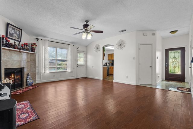 300 Comiskey Court, Saginaw, TX 76179
