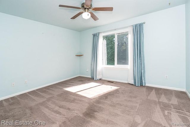 1081 Clearview Drive, Oxford, MI 48371
