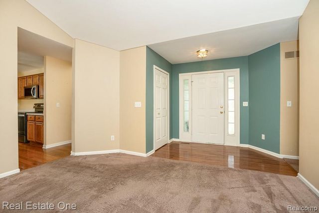 1081 Clearview Drive, Oxford, MI 48371