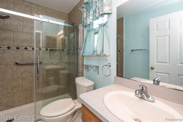 1081 Clearview Drive, Oxford, MI 48371