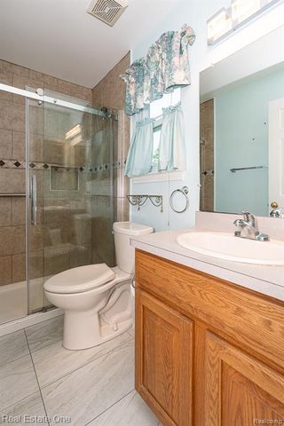 1081 Clearview Drive, Oxford, MI 48371