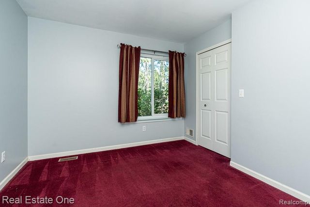 1081 Clearview Drive, Oxford, MI 48371