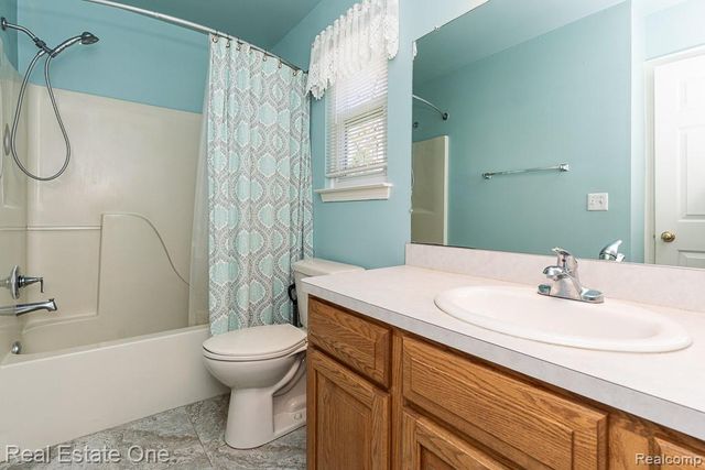 1081 Clearview Drive, Oxford, MI 48371