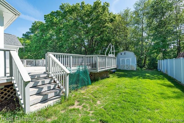1081 Clearview Drive, Oxford, MI 48371