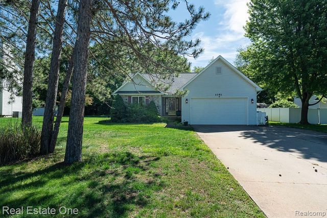 1081 Clearview Drive, Oxford, MI 48371