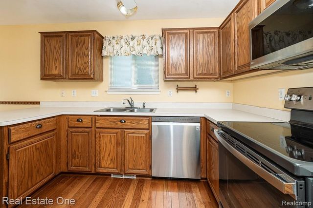 1081 Clearview Drive, Oxford, MI 48371