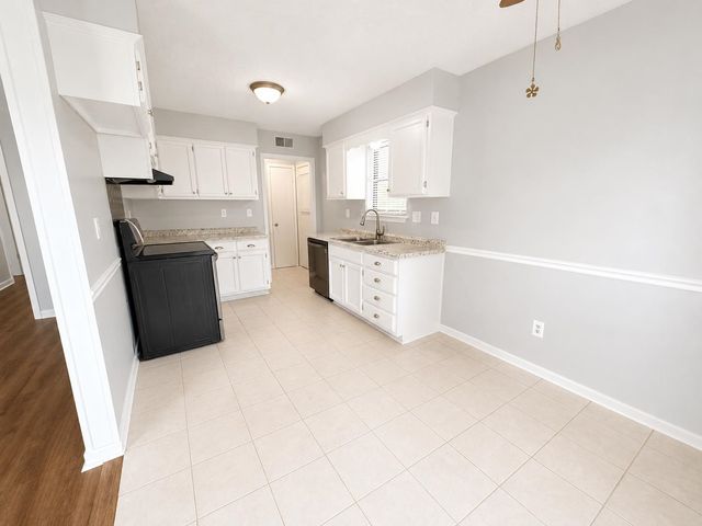 7139 HILLSHIRE DR, Memphis, TN 38133
