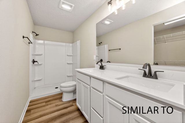 4292 Grover Woods Lane, Des Moines, IA 50317