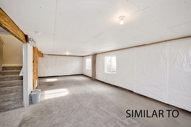 4292 Grover Woods Lane, Des Moines, IA 50317