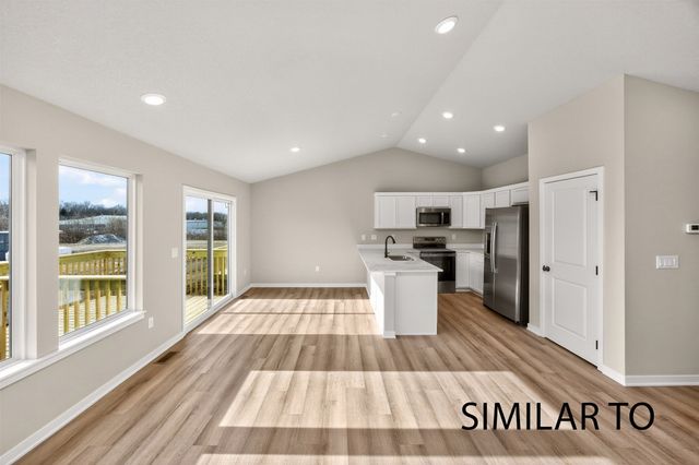 4292 Grover Woods Lane, Des Moines, IA 50317