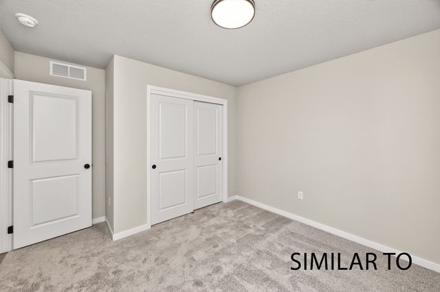 4292 Grover Woods Lane, Des Moines, IA 50317