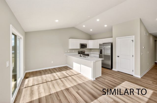 4292 Grover Woods Lane, Des Moines, IA 50317