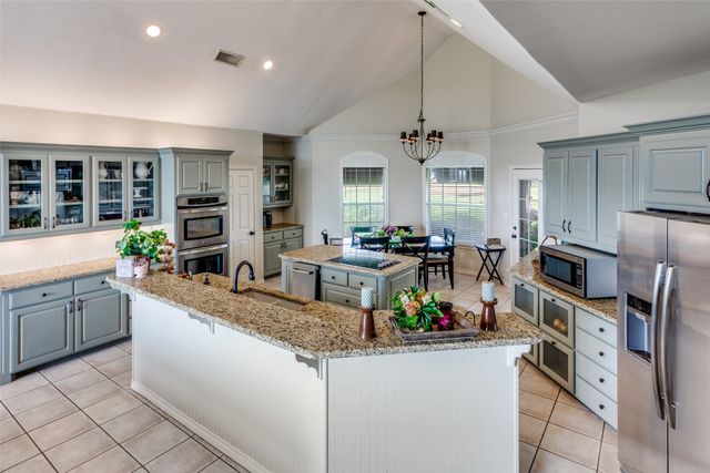 239 Hidden Creek Road, Cresson, TX 76035