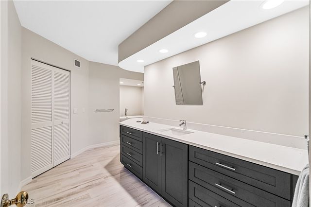 20 Seagate DR 103, Naples, FL 34103