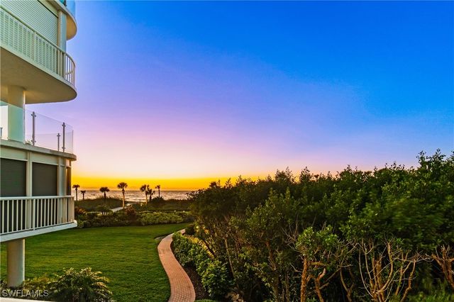 20 Seagate DR 103, Naples, FL 34103