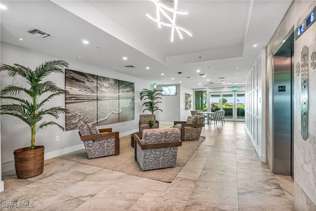 20 Seagate DR 103, Naples, FL 34103