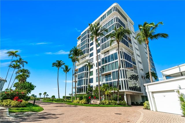 20 Seagate DR 103, Naples, FL 34103