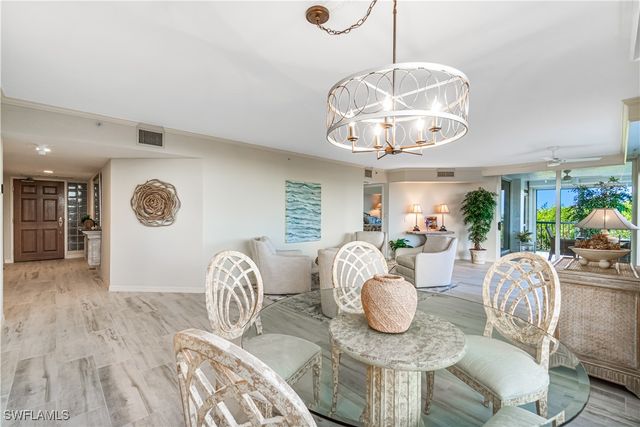 20 Seagate DR 103, Naples, FL 34103