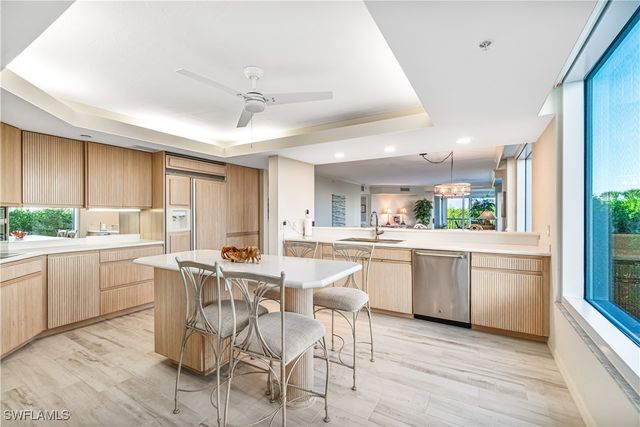 20 Seagate DR 103, Naples, FL 34103