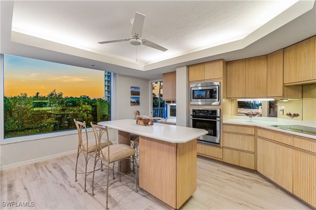 20 Seagate DR 103, Naples, FL 34103