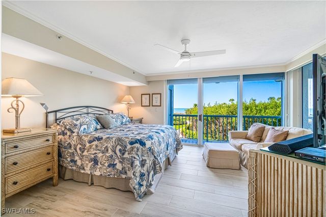 20 Seagate DR 103, Naples, FL 34103