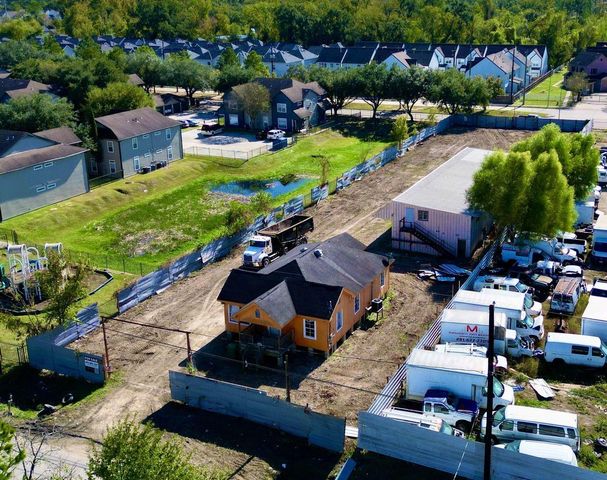 1307 Paul Quinn Street, Houston, TX 77091