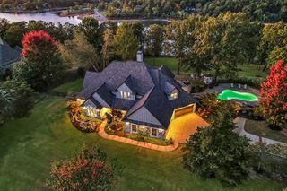 10392 Cedar Pointe Drive, Lowell, AR 72745
