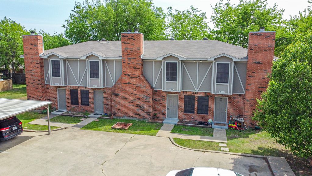 305 Cambridge Drive 311, Saginaw, TX 76179