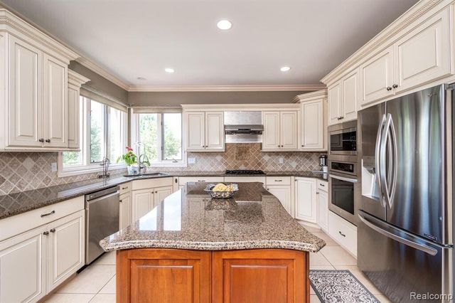 57629 Stonebriar Drive, Washington, MI 48094