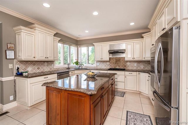 57629 Stonebriar Drive, Washington, MI 48094