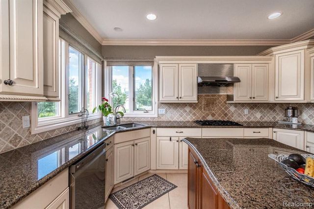 57629 Stonebriar Drive, Washington, MI 48094