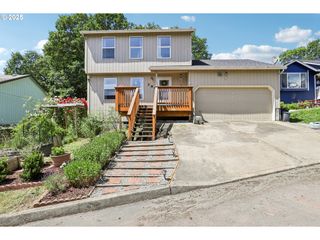 284 N 17TH St, St Helens, OR 97051