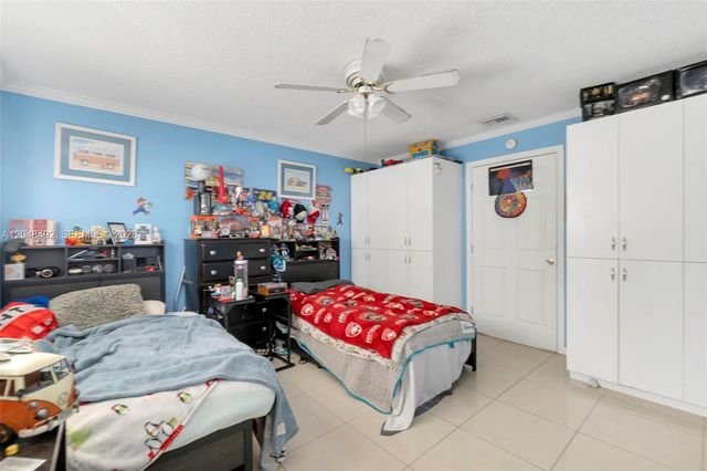 2480 NE 46th St, Lighthouse Point, FL 33064