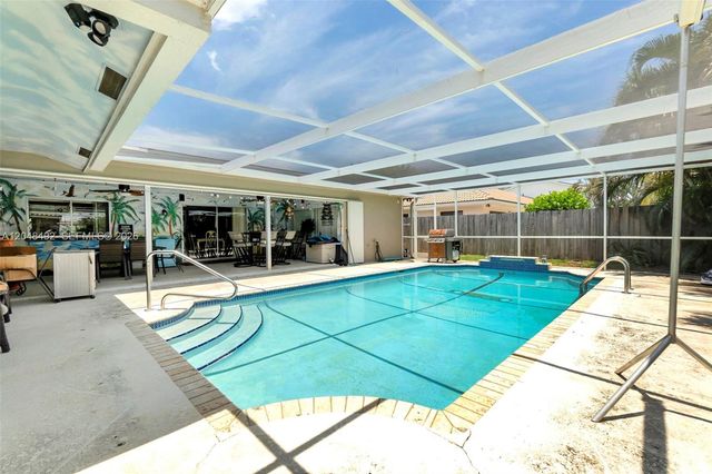 2480 NE 46th St, Lighthouse Point, FL 33064