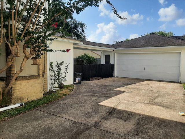 6405 Teal Run Drive, Houston, TX 77035