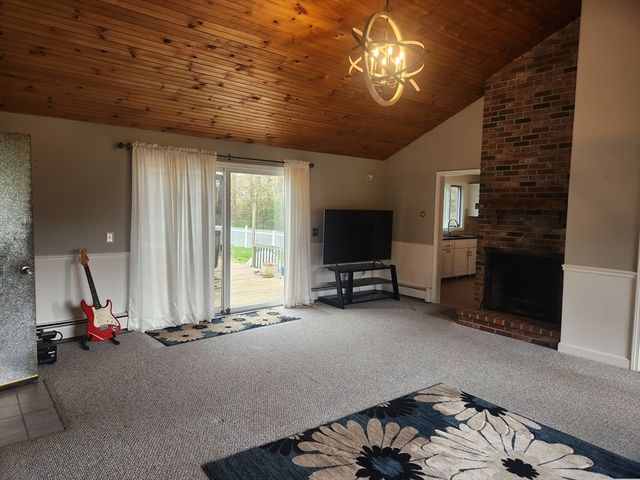 700 Locust St, Swansea, MA 02777