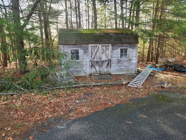 700 Locust St, Swansea, MA 02777