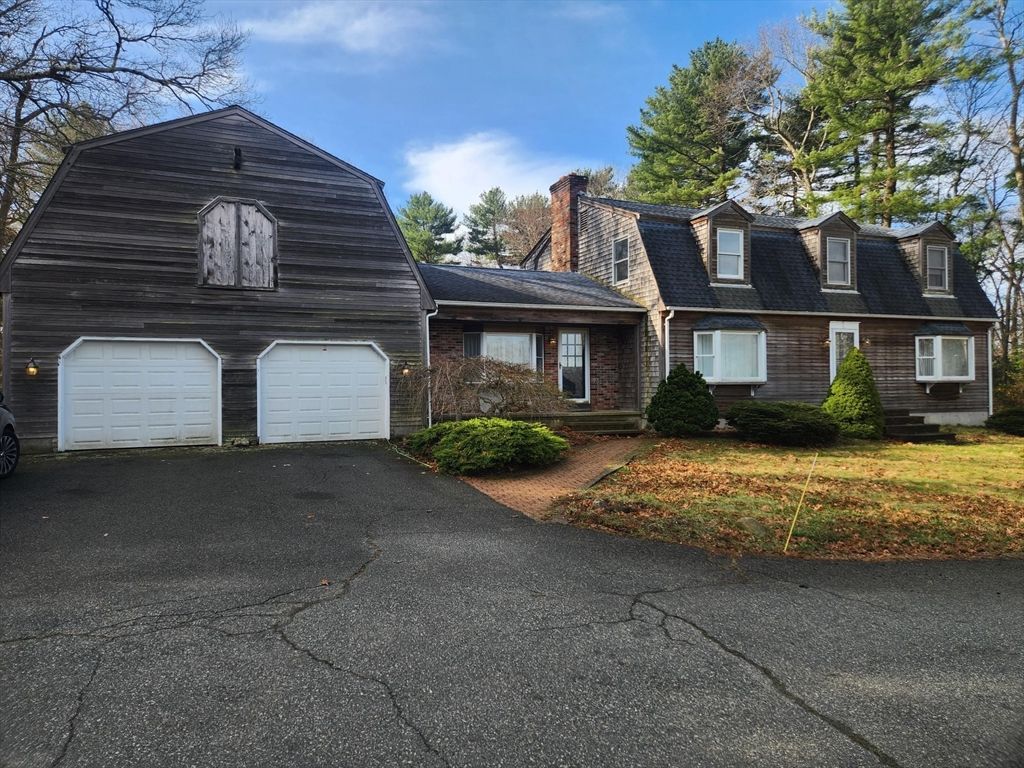 700 Locust St, Swansea, MA 02777