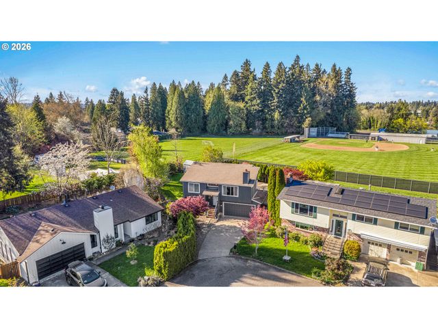 6331 Se CAVALIER Way, Milwaukie, OR 97267