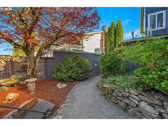 6331 Se CAVALIER Way, Milwaukie, OR 97267