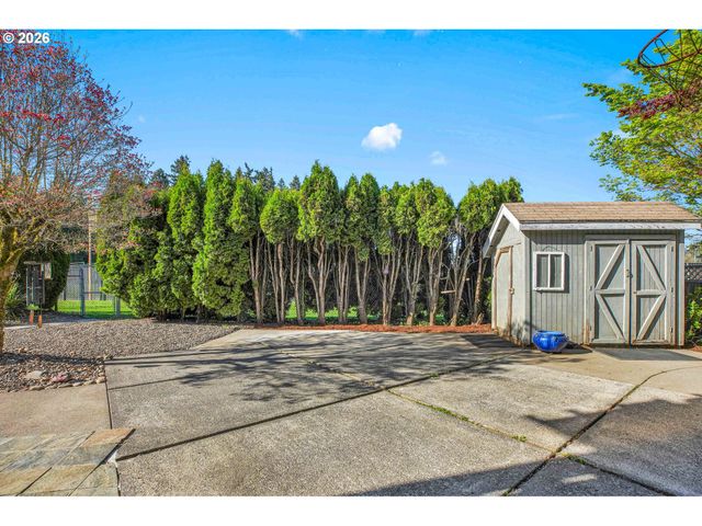 6331 Se CAVALIER Way, Milwaukie, OR 97267