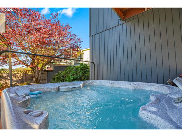 6331 Se CAVALIER Way, Milwaukie, OR 97267