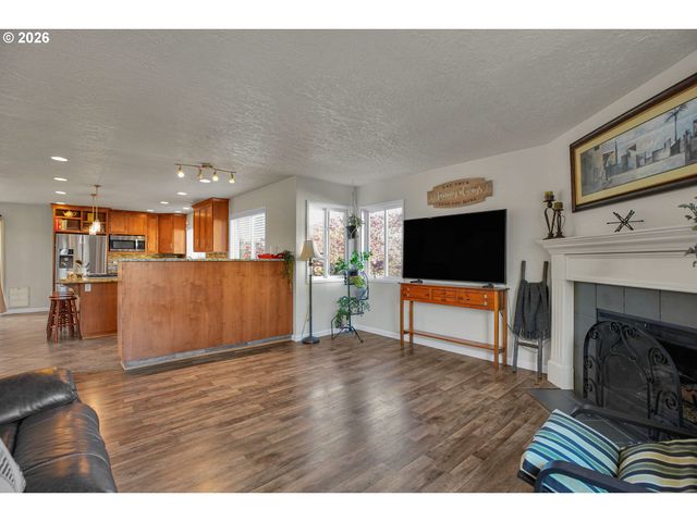 6331 Se CAVALIER Way, Milwaukie, OR 97267