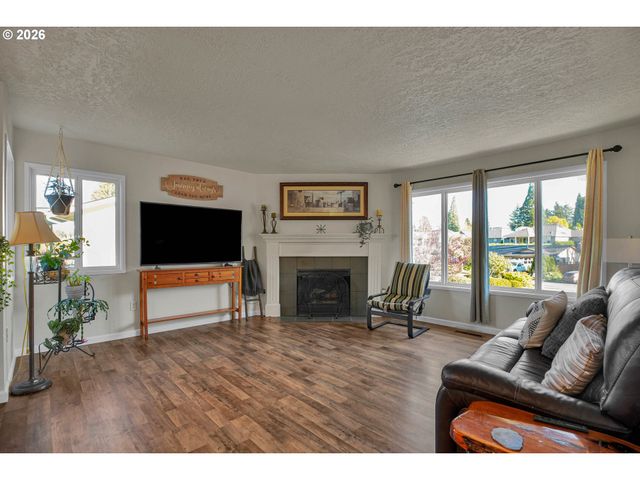 6331 Se CAVALIER Way, Milwaukie, OR 97267