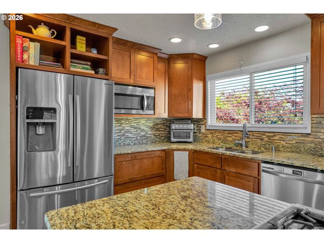 6331 Se CAVALIER Way, Milwaukie, OR 97267