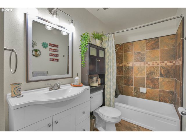 6331 Se CAVALIER Way, Milwaukie, OR 97267