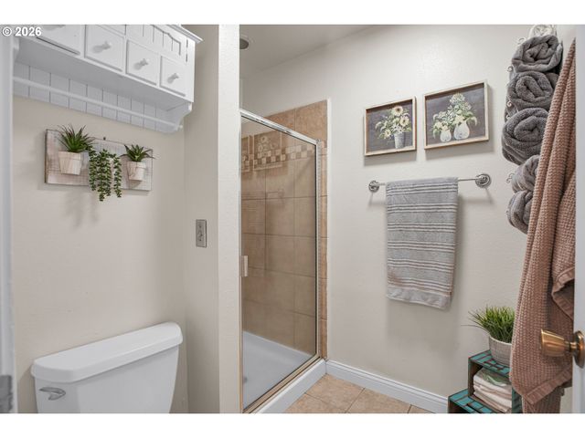 6331 Se CAVALIER Way, Milwaukie, OR 97267